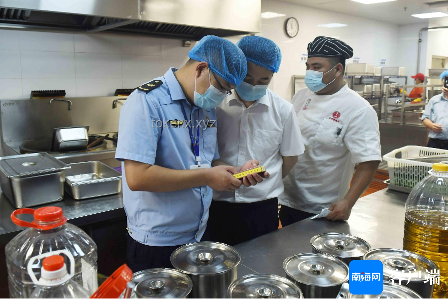 绞肉机惊现蛆虫，学校饮用水又现偏黄：食品安全与卫生警醒